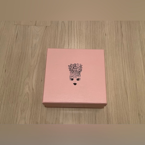 TARINA TARANTINO for HELLO KITTY LOLITA CAMEO BRACELET 🍓NWT💕 VERY RARE - Picture 7 of 9